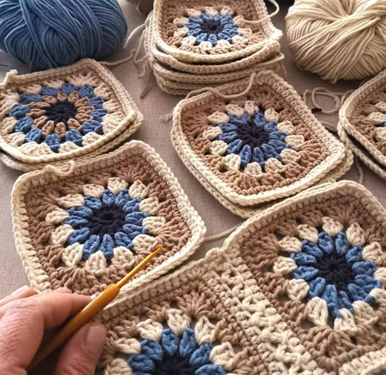 Je crochète un projet granny square